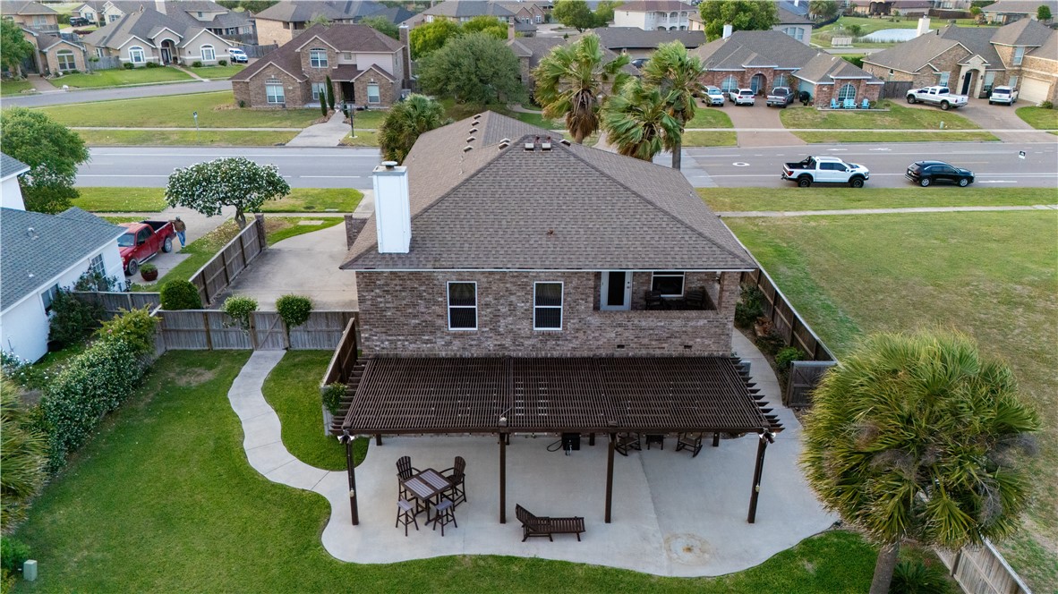 214 Country Club Blvd Property Photo 4