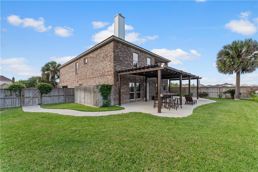 214 Country Club Blvd Property Photo 6