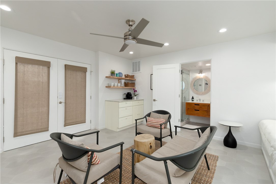 625 E Avenue C Property Photo 27