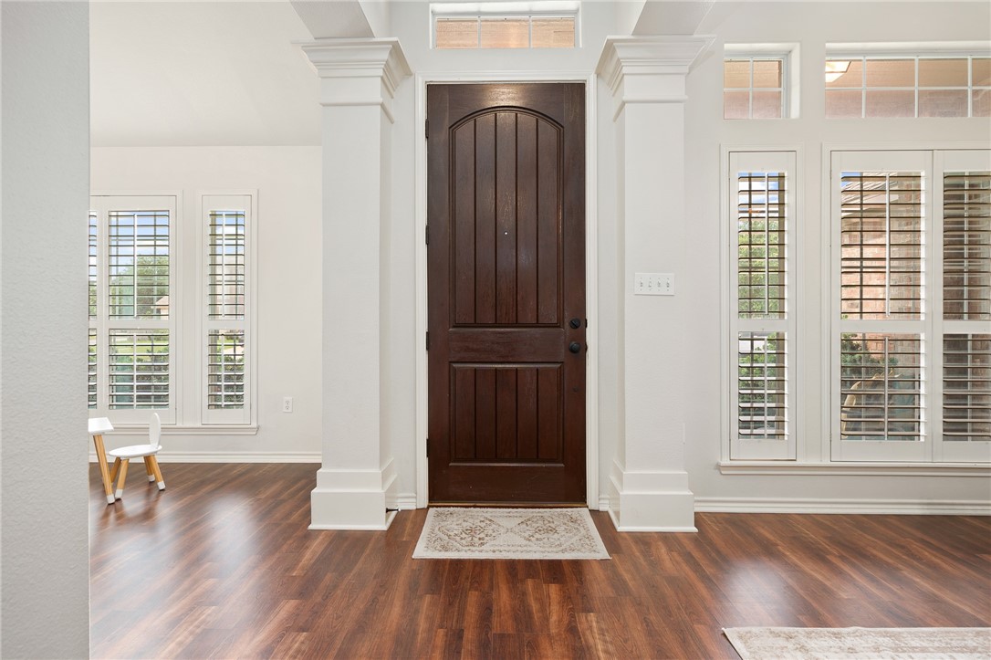 203 Crenshaw Circ Property Photo 5