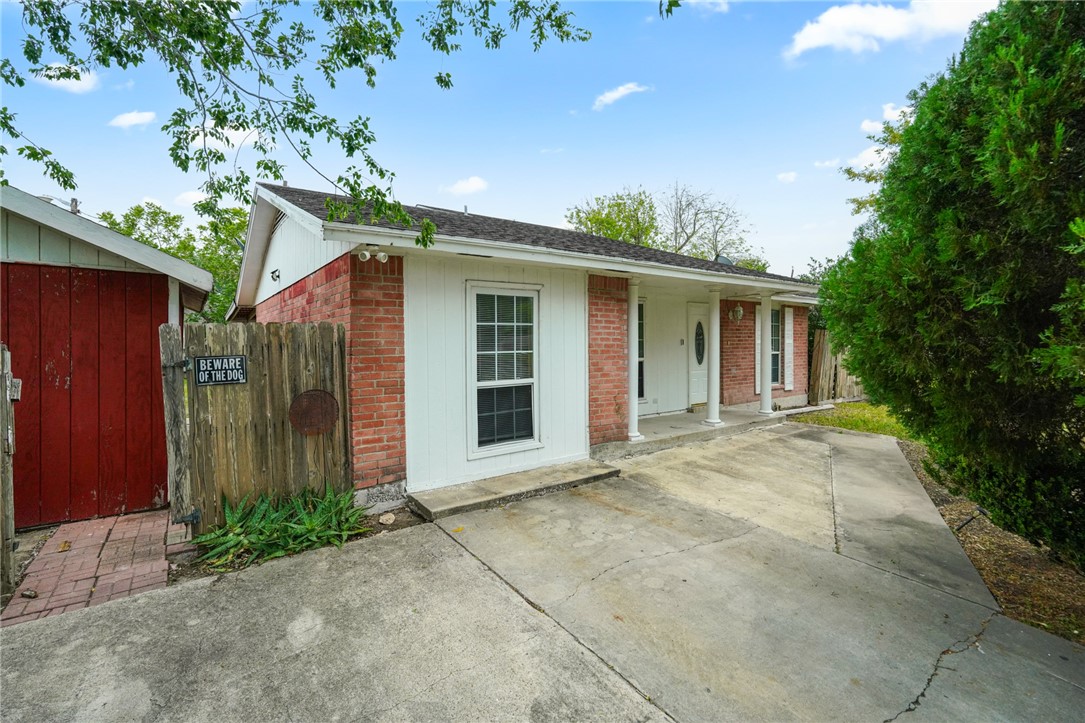 126 Cactus St Property Photo 2