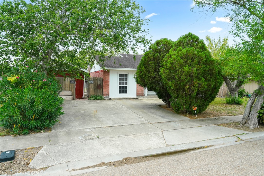 126 Cactus St Property Photo 3