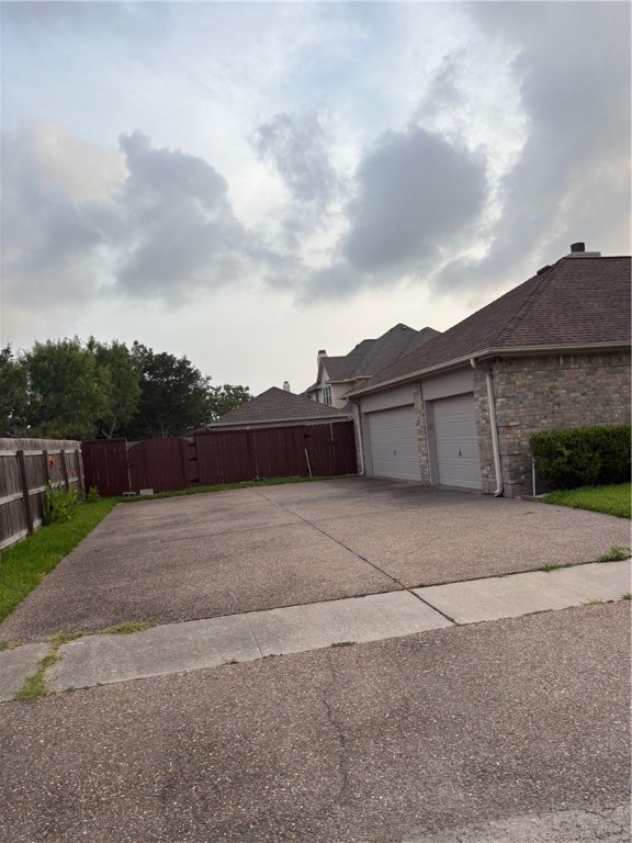 7502 Lourdes St Property Photo 4