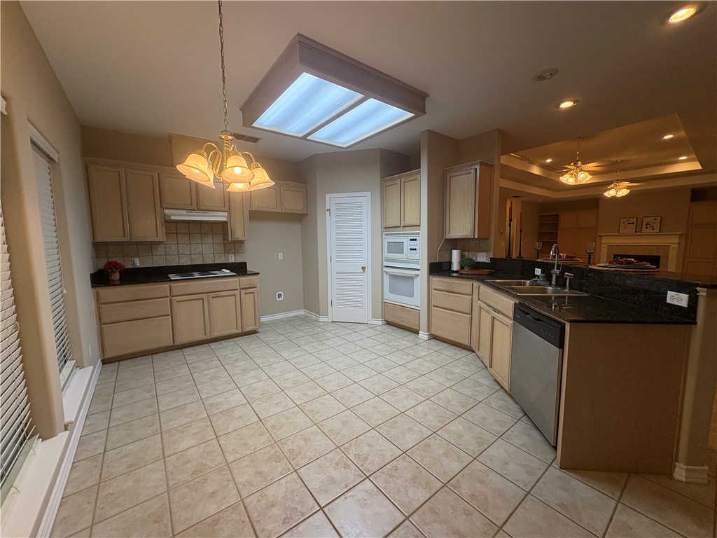 7502 Lourdes St Property Photo 5