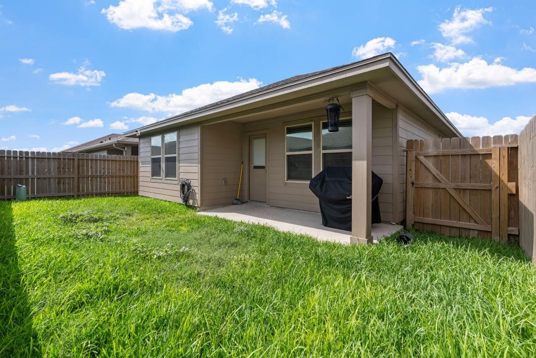 7614 Cowboy Trail Property Photo 4