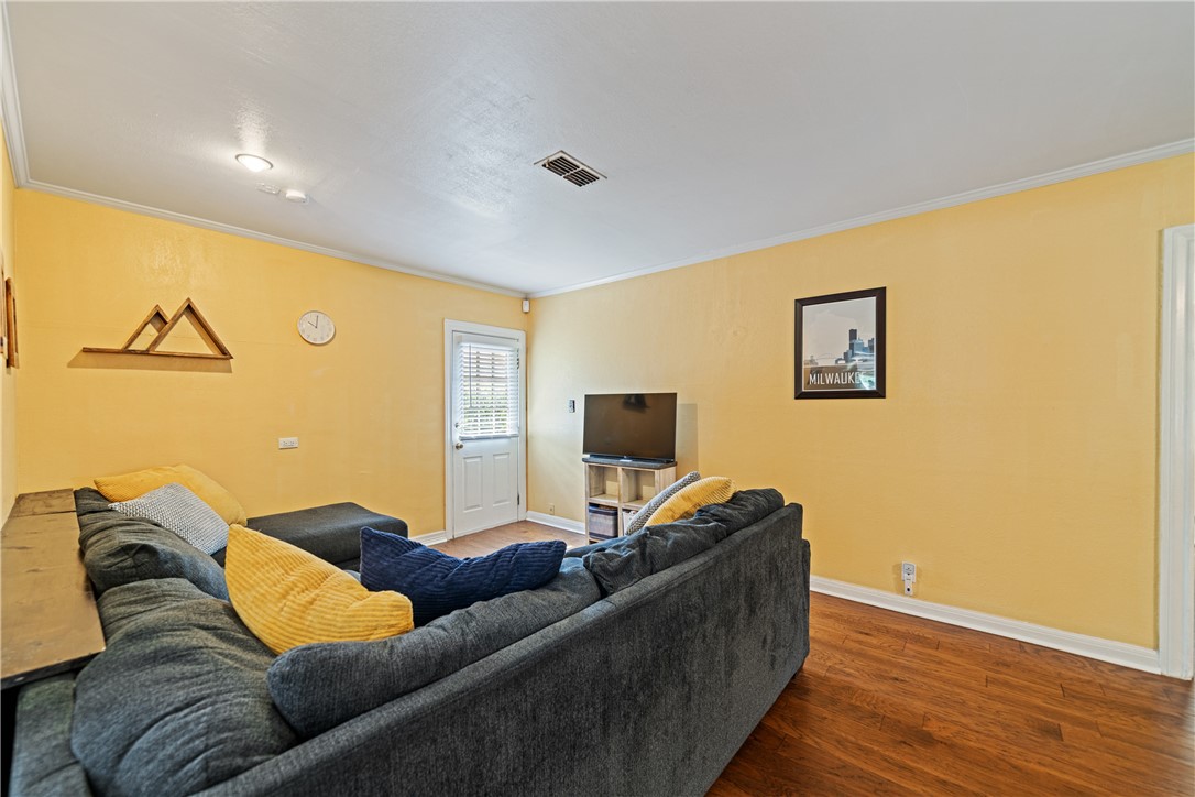 149 Rossiter St Property Photo 13