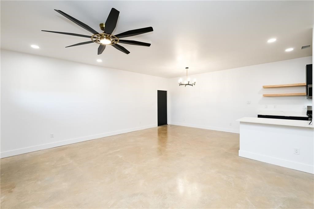 2724 Ave B Property Photo 4