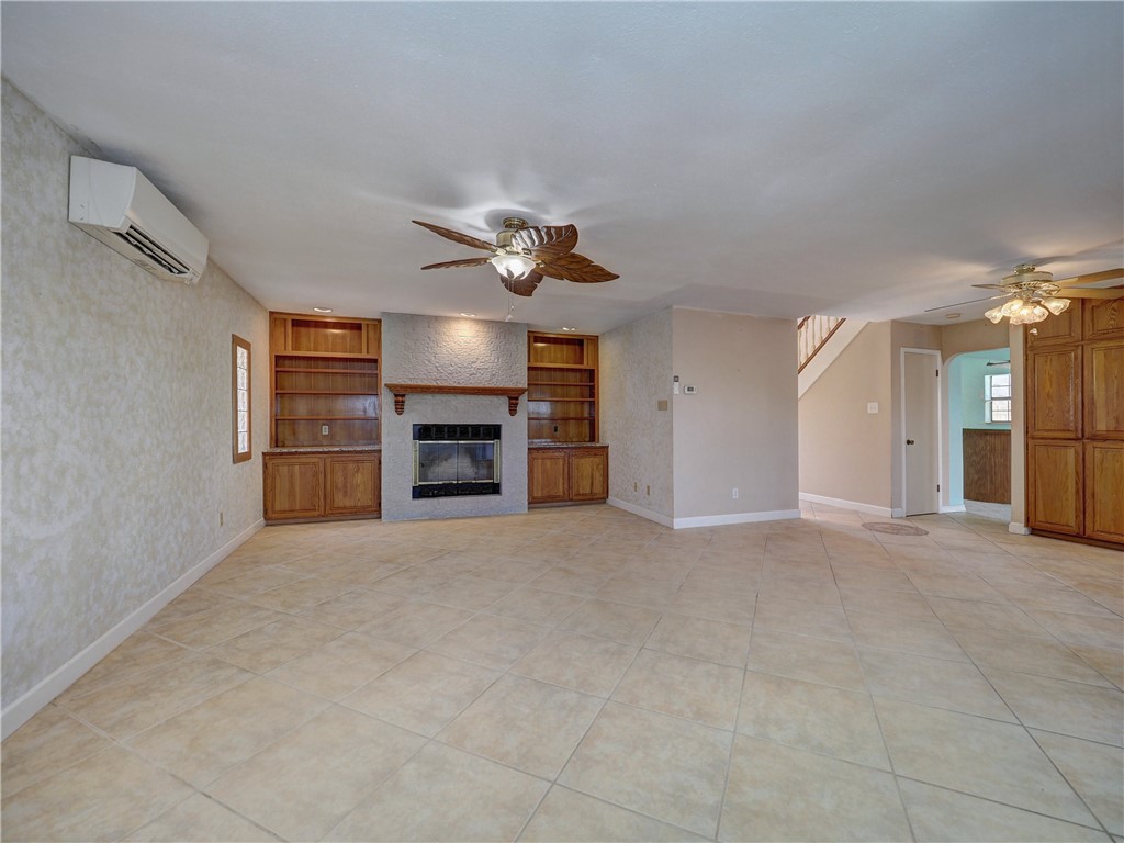 15317 Caravel Dr Property Photo 6