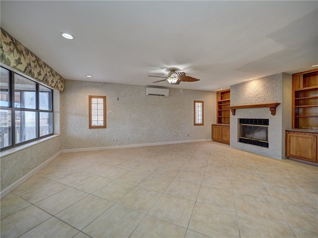 15317 Caravel Dr Property Photo 7