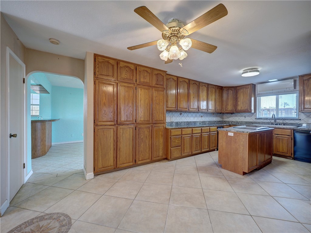 15317 Caravel Dr Property Photo 11