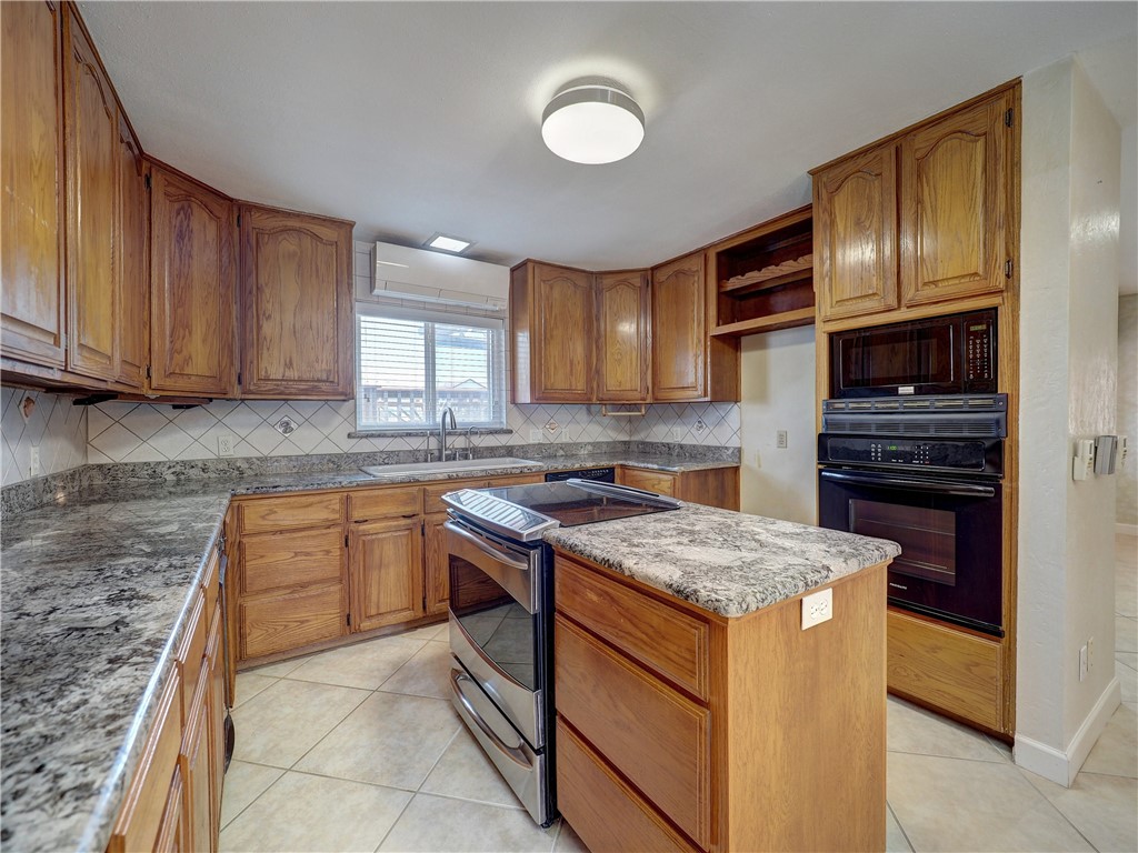 15317 Caravel Dr Property Photo 12