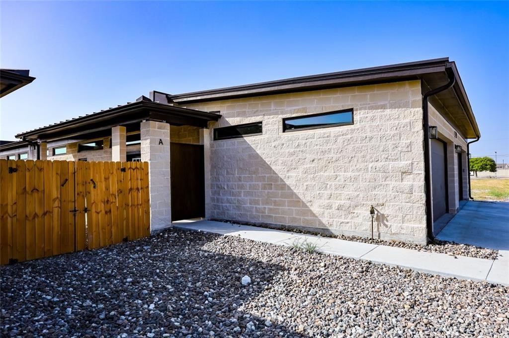 2718 Grace A Property Photo 1