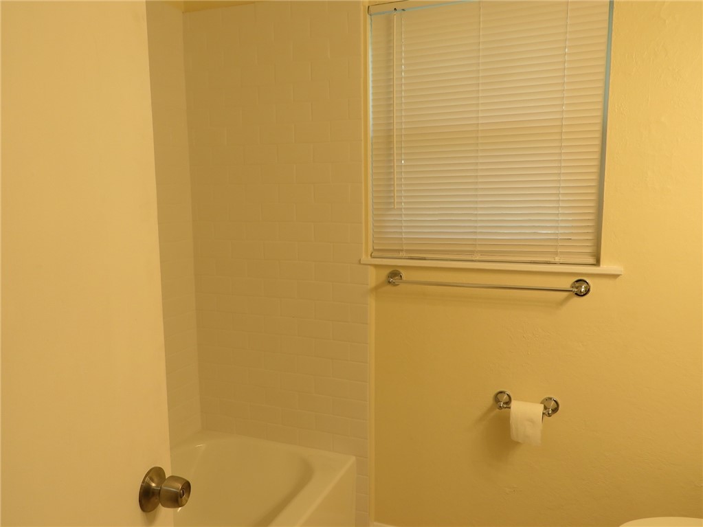 726 John Lee St Property Photo 10