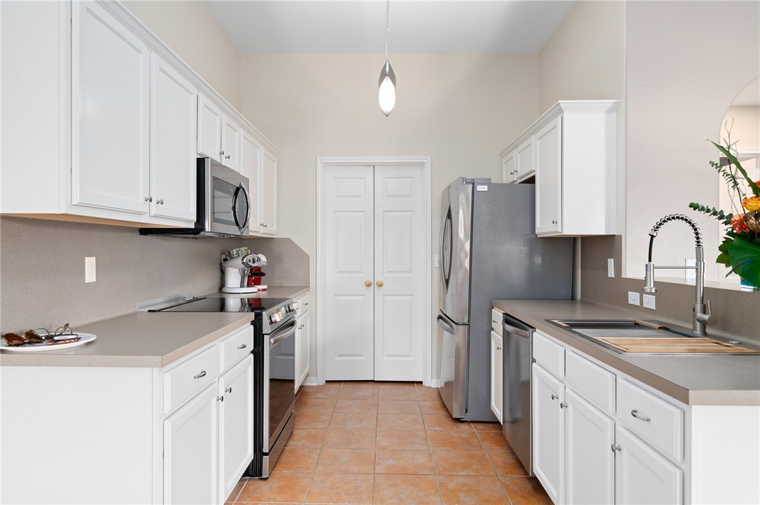 139 Heron Oaks St Property Photo 10