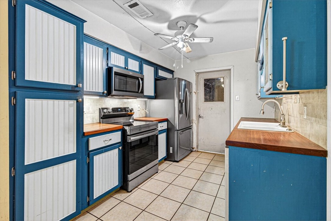 2114 Colorado St Property Photo 3