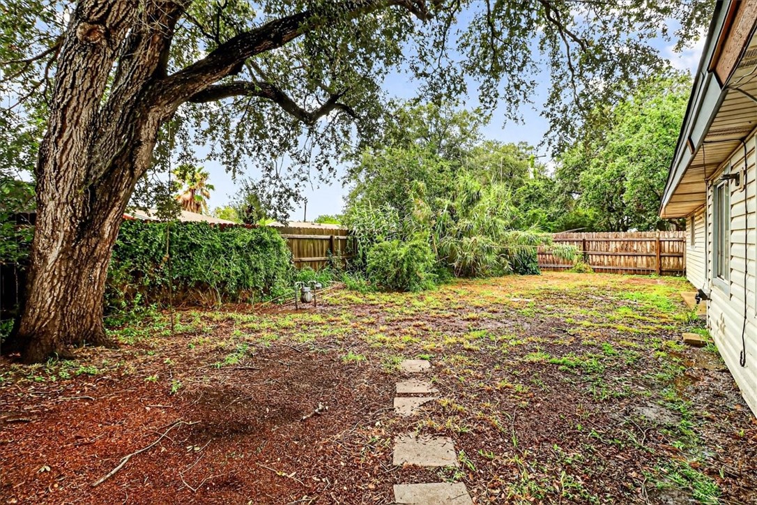 2114 Colorado St Property Photo 5