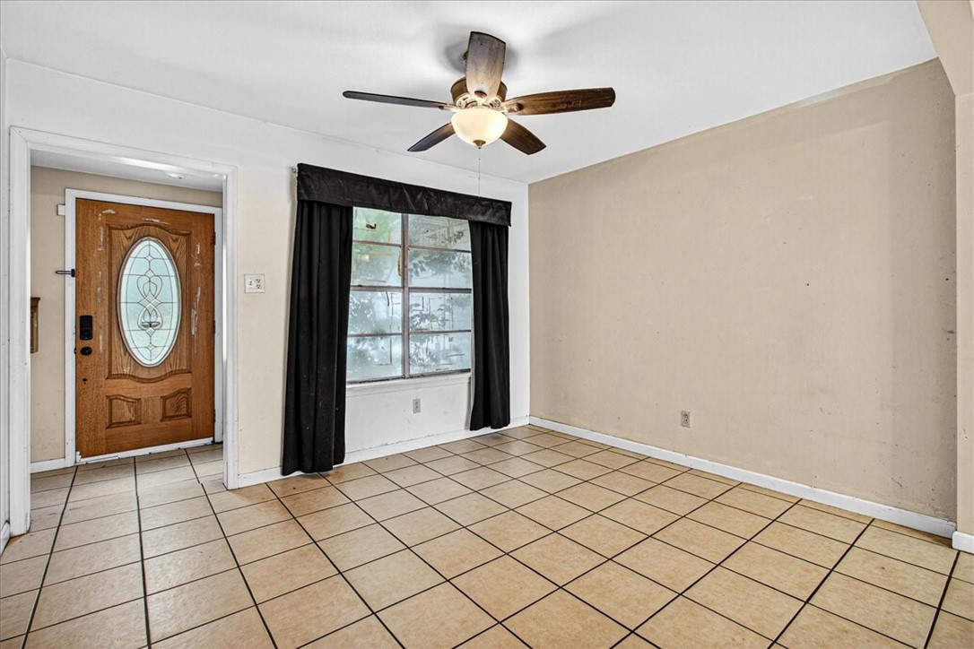 2114 Colorado St Property Photo 8