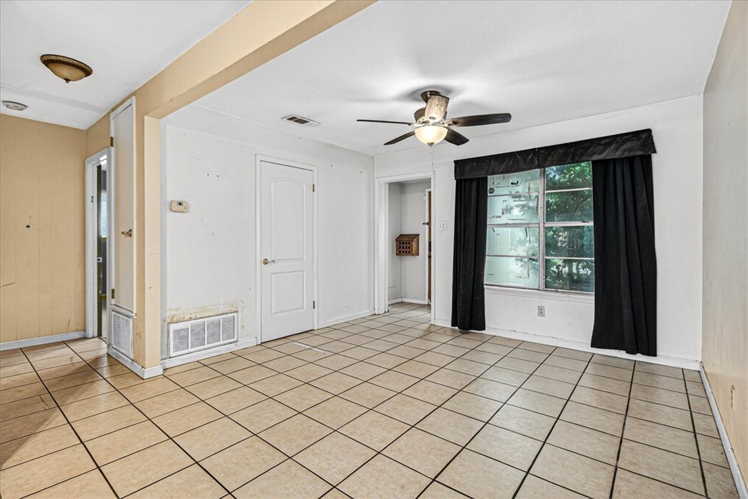 2114 Colorado St Property Photo 9