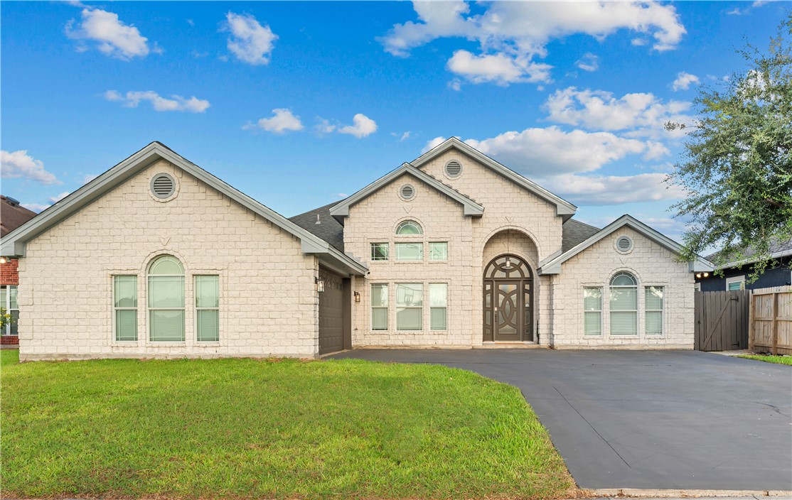 8230 Excalibur Property Photo 1
