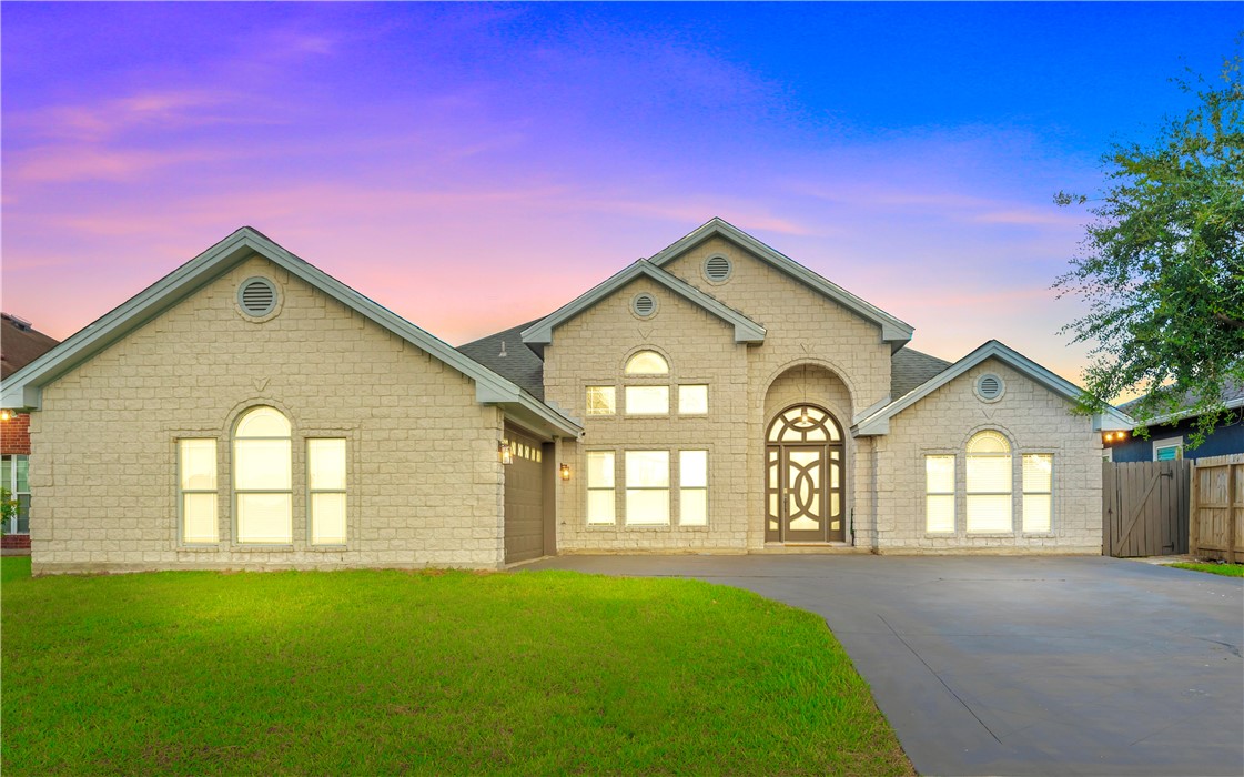 8230 Excalibur Property Photo 4