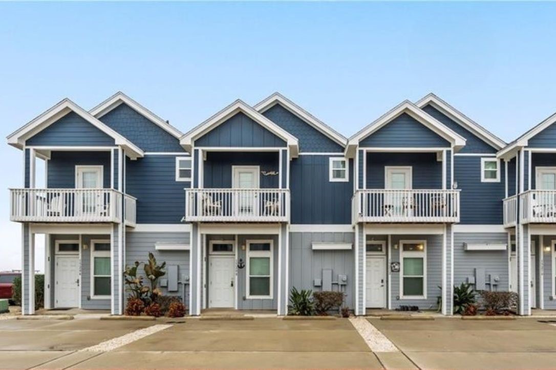 15208 Beach Way Dr Property Photo 1