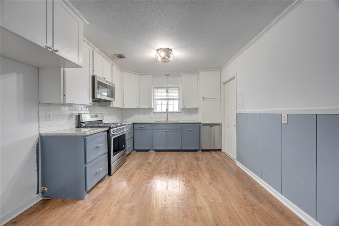 1011 Diomede Dr Property Photo 4