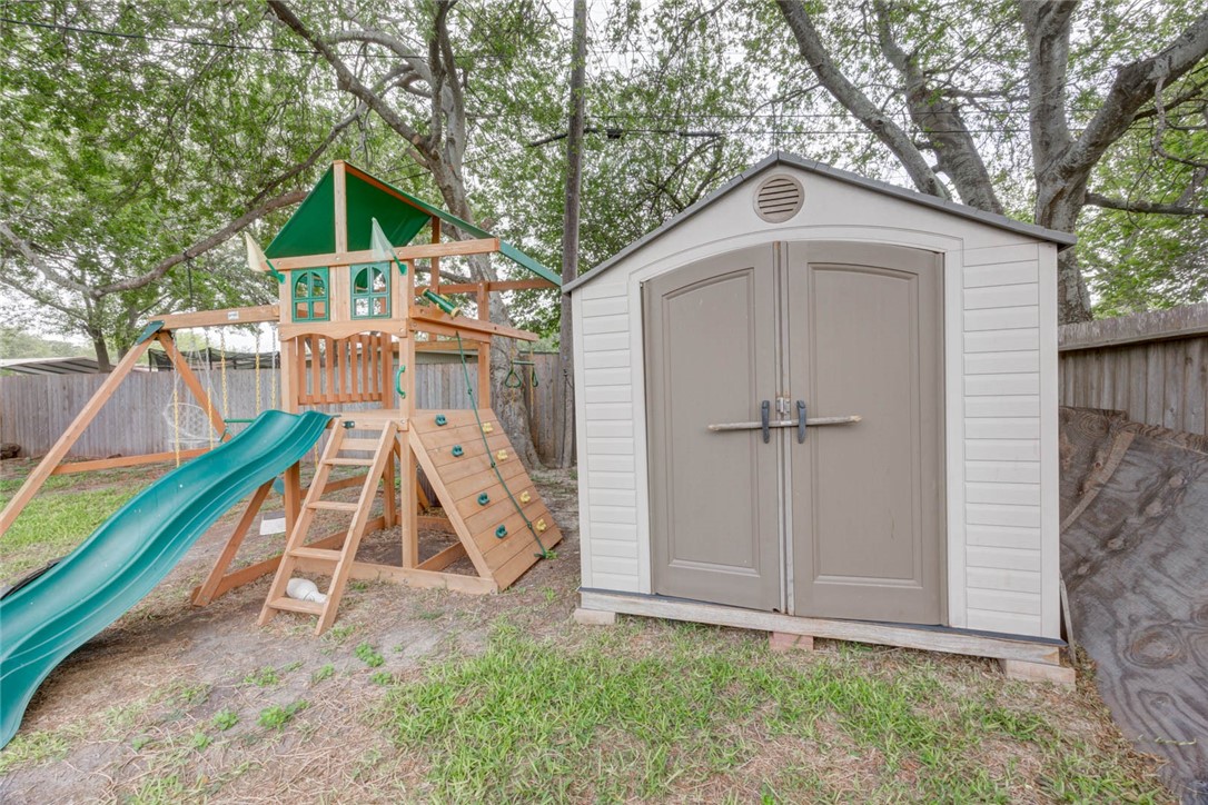 1011 Diomede Dr Property Photo 26