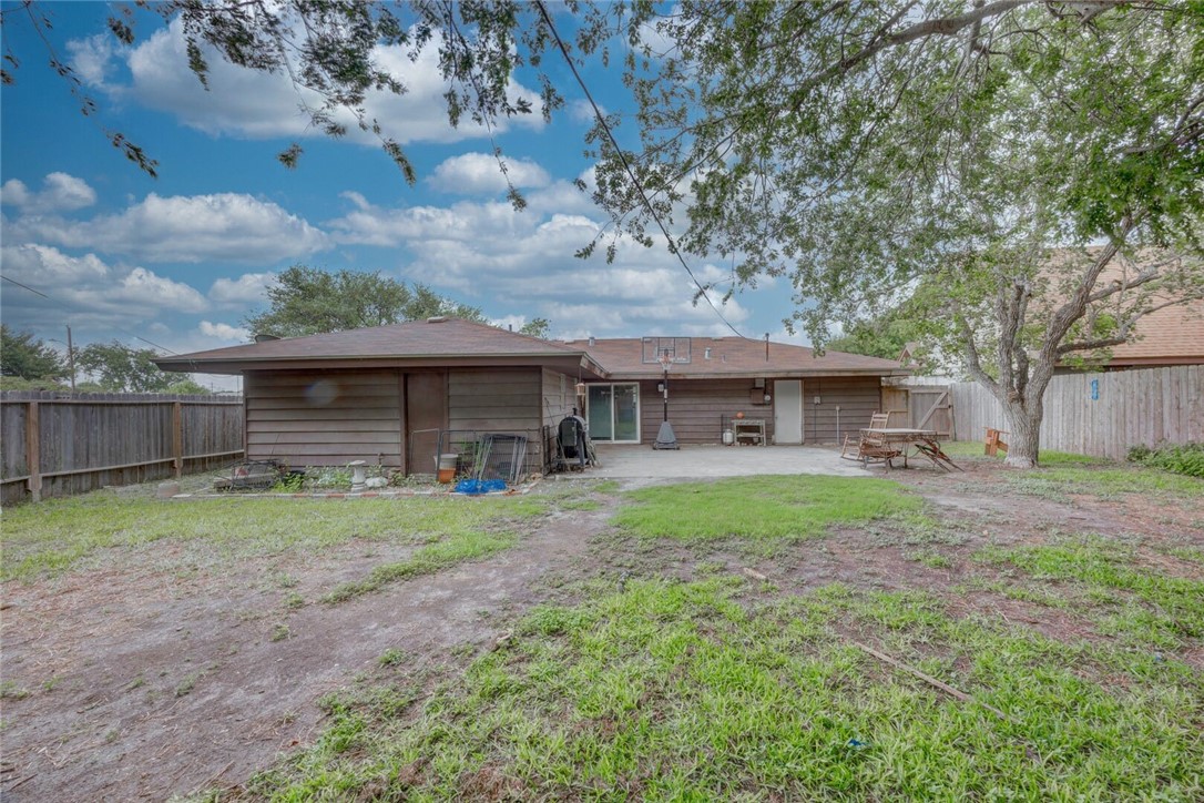 1011 Diomede Dr Property Photo 27
