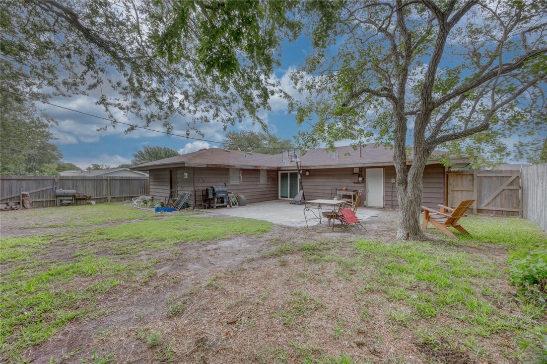 1011 Diomede Dr Property Photo 28
