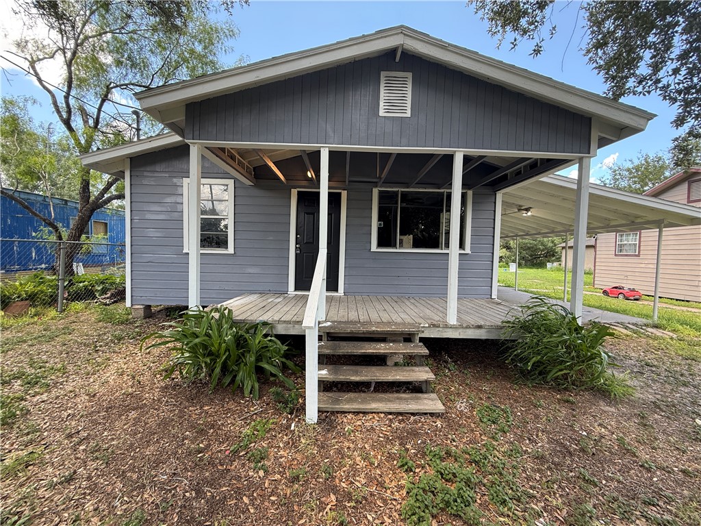 1105 Range St Property Photo 1
