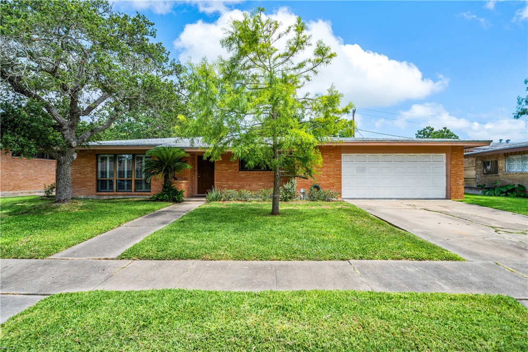 445 Poenisch Property Photo