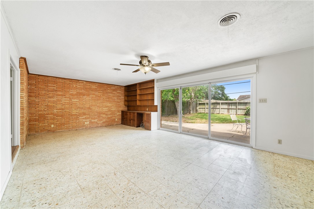 445 Poenisch Property Photo 6