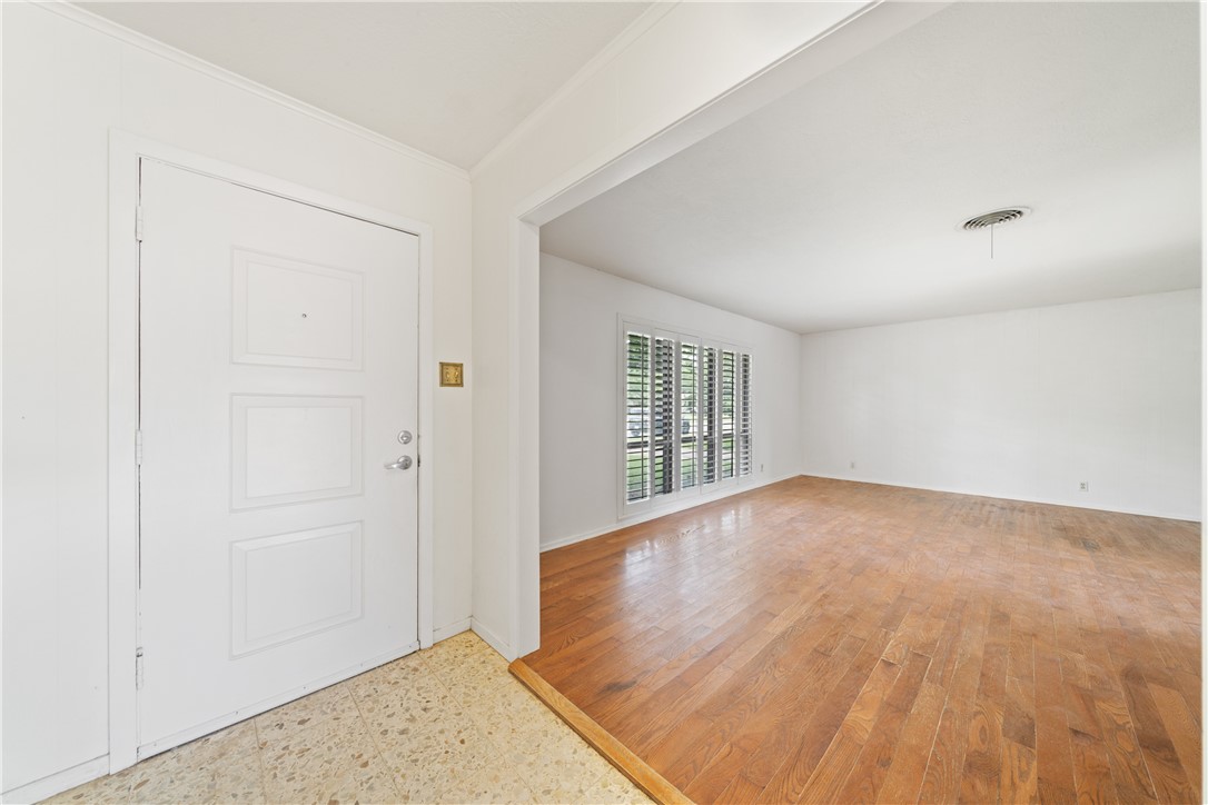 445 Poenisch Property Photo 3