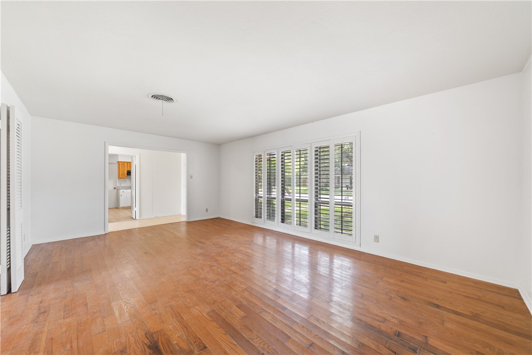 445 Poenisch Property Photo 4
