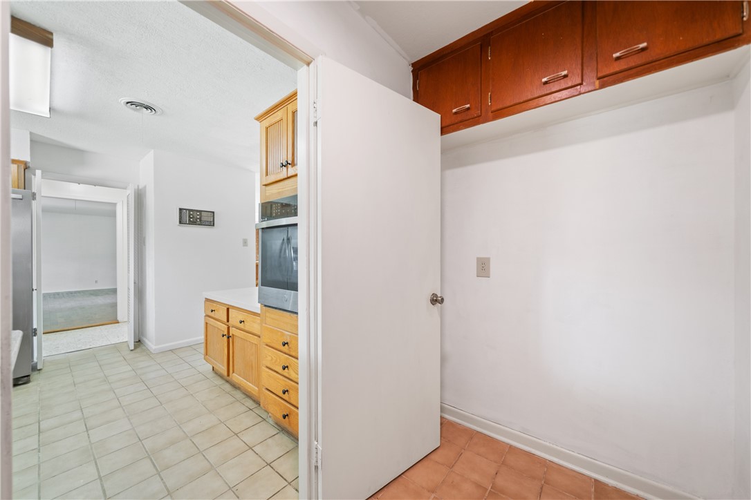 445 Poenisch Property Photo 17