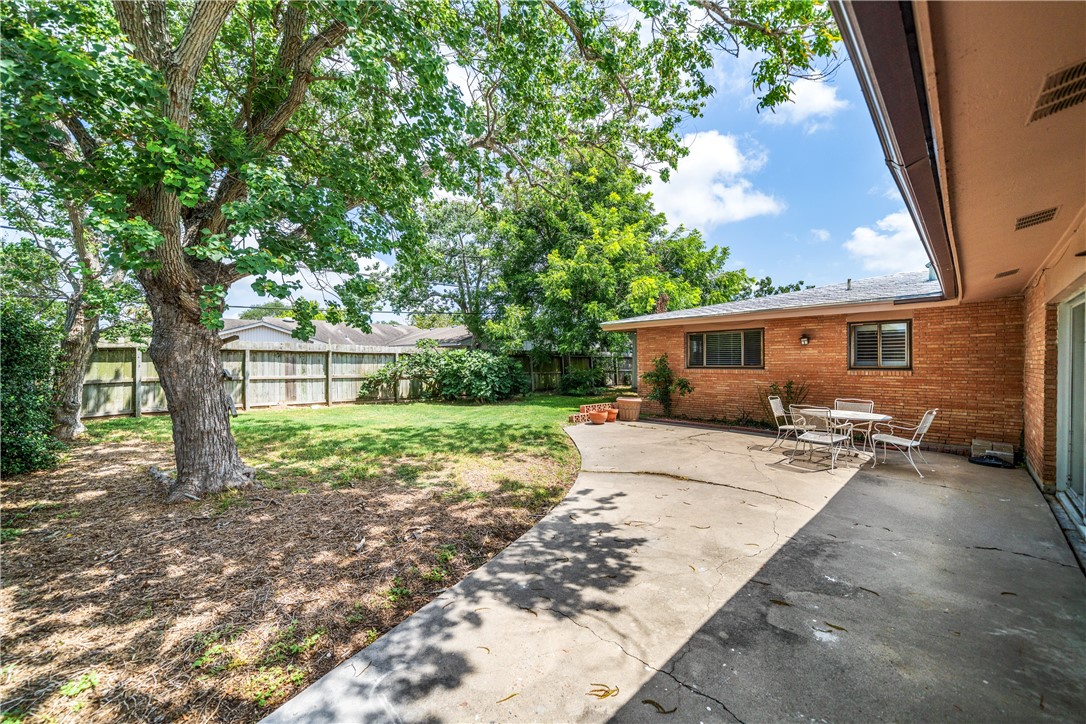 445 Poenisch Property Photo 33