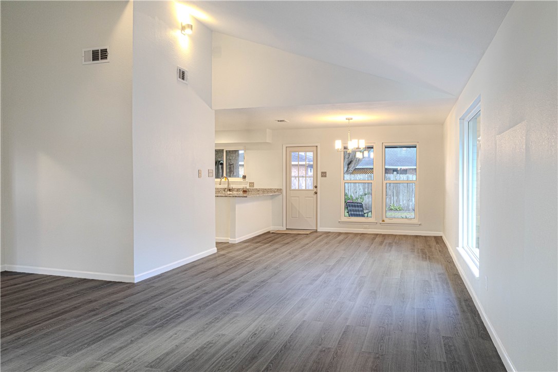 4126 Crenshaw Dr Property Photo 3