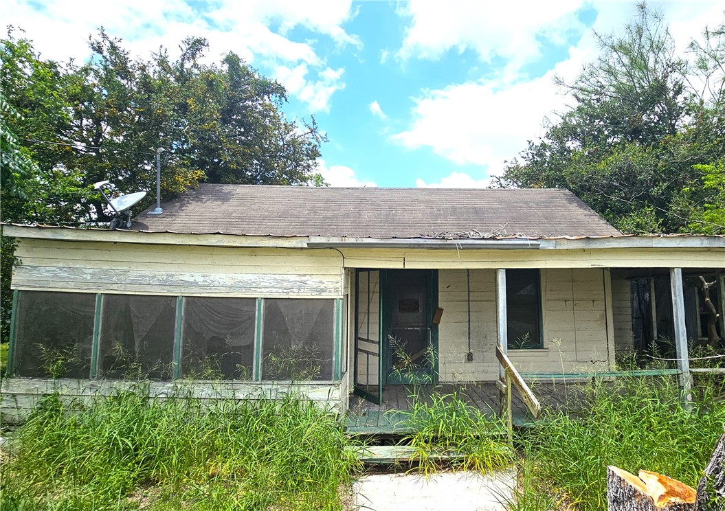 411 E Sarah St