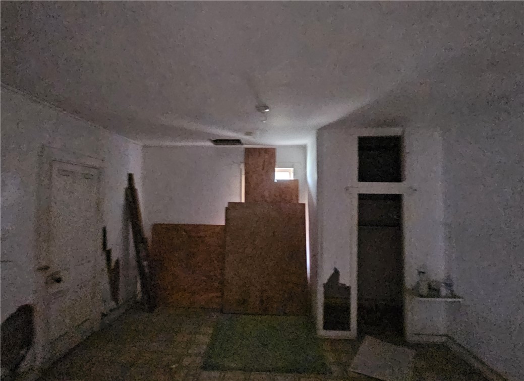 411 E Sarah St Property Photo 18