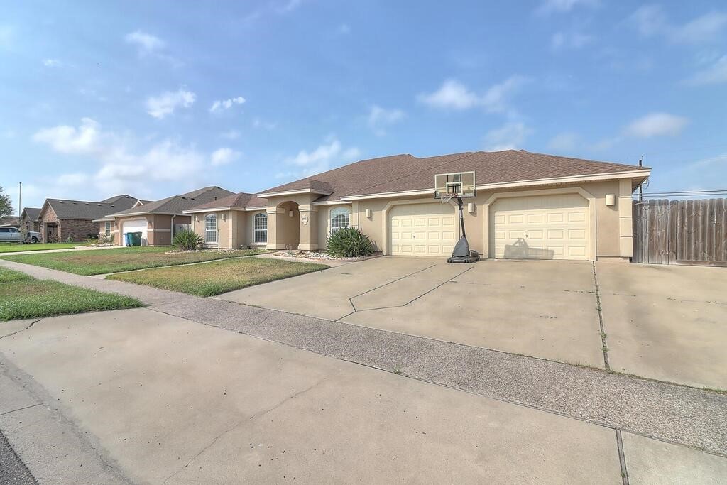 7326 Aborigine St Property Photo 2