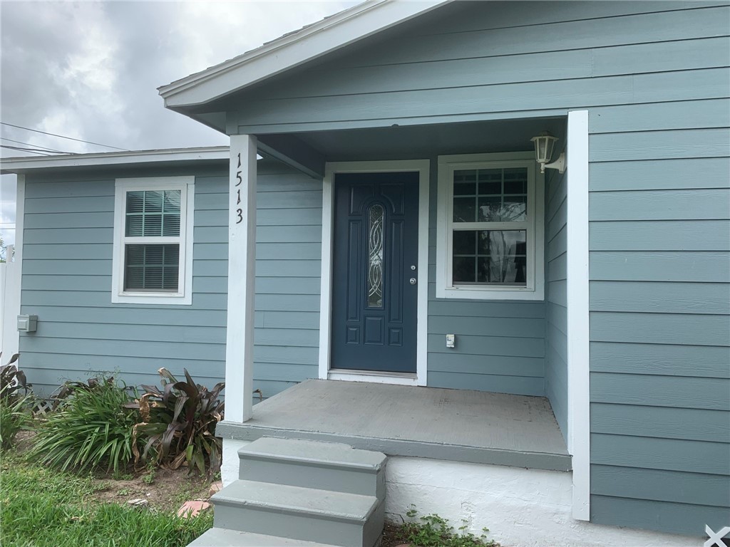 1513 Oneill St A & B Property Photo 1