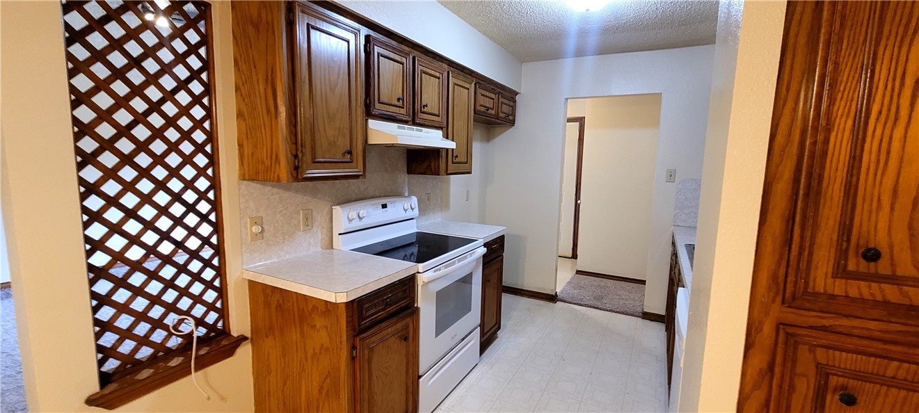 3006 Hilldale Dr Property Photo 4