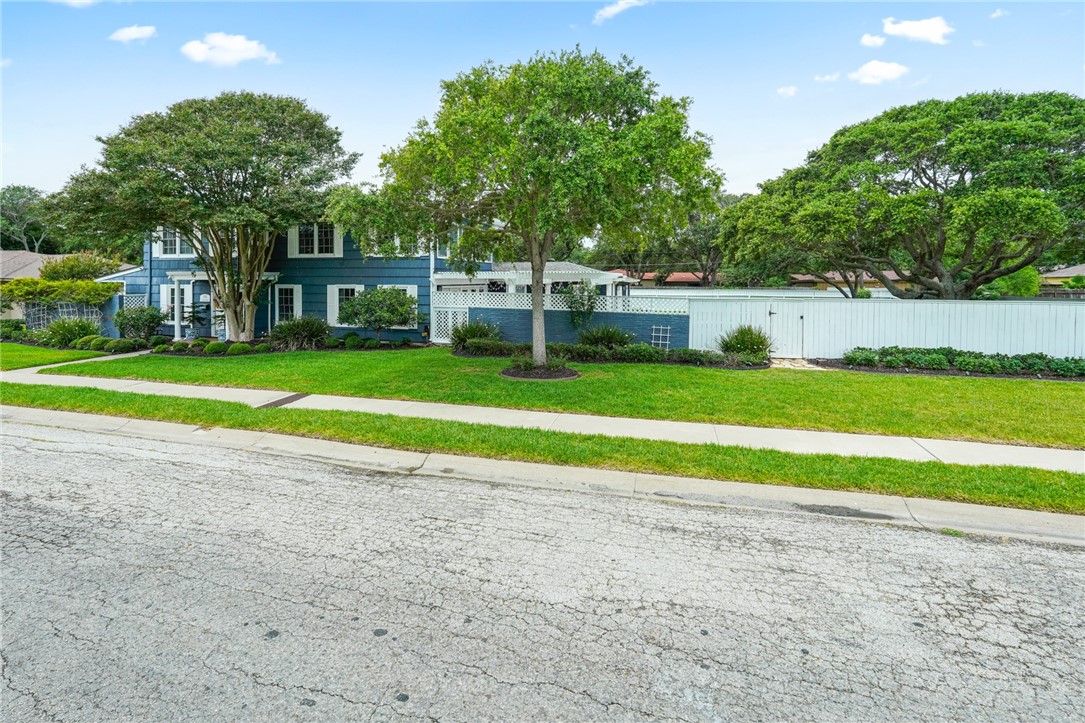 110 Seaview Ln Property Photo 3