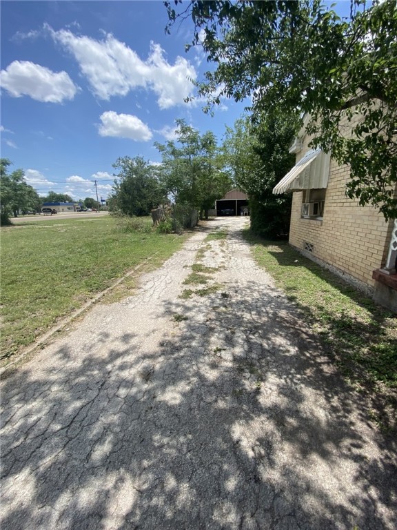 1040 E 5th St Property Photo 7