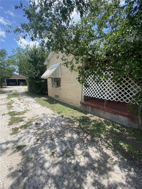1040 E 5th St Property Photo 8