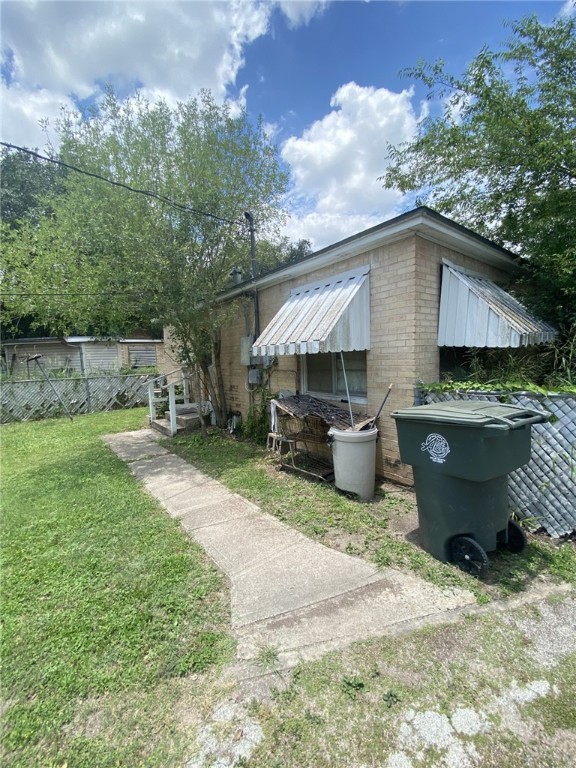 1040 E 5th St Property Photo 13