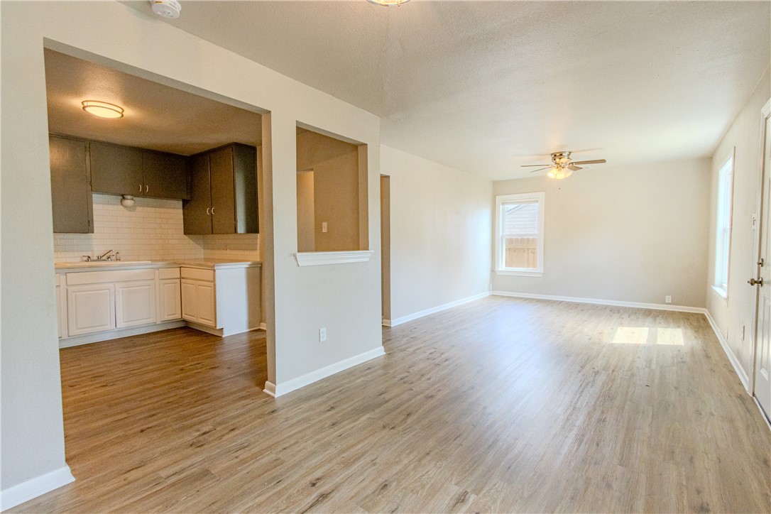 4338 Cottage St Property Photo 3