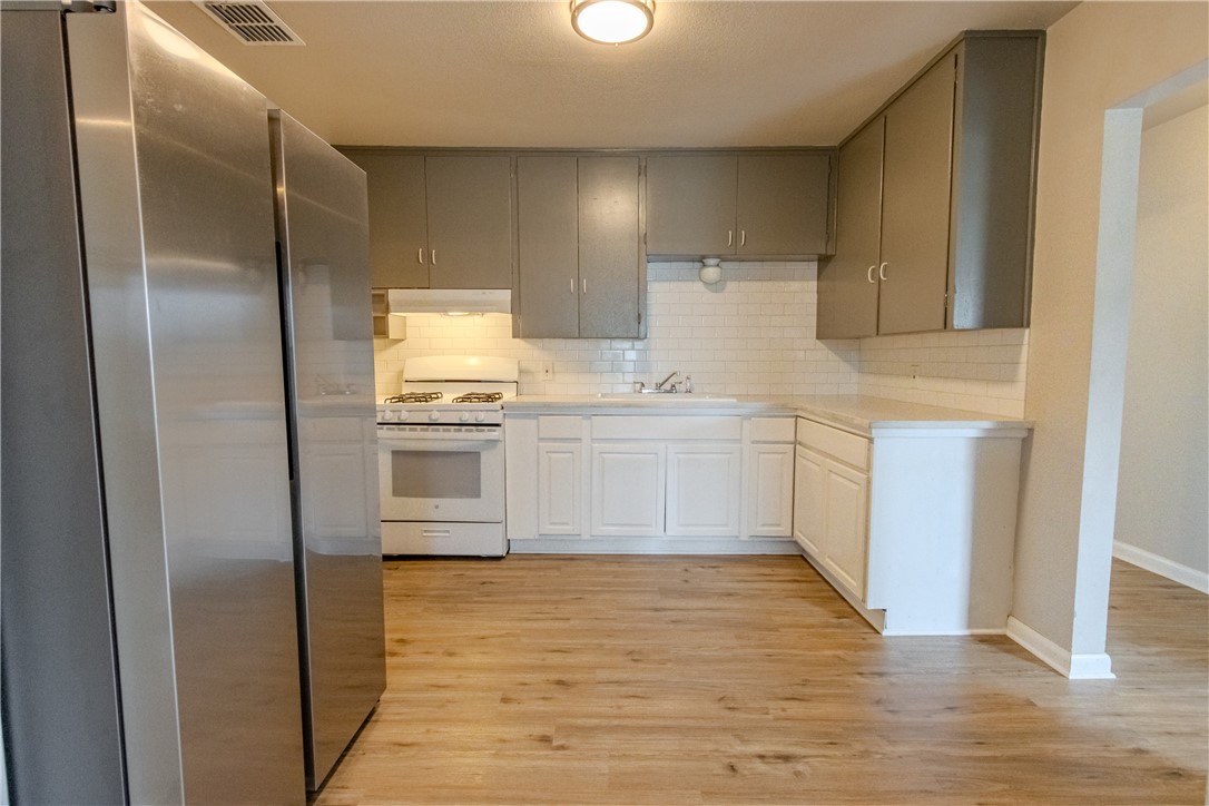 4338 Cottage St Property Photo 6