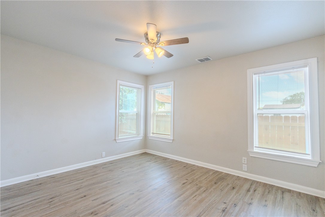 4338 Cottage St Property Photo 11