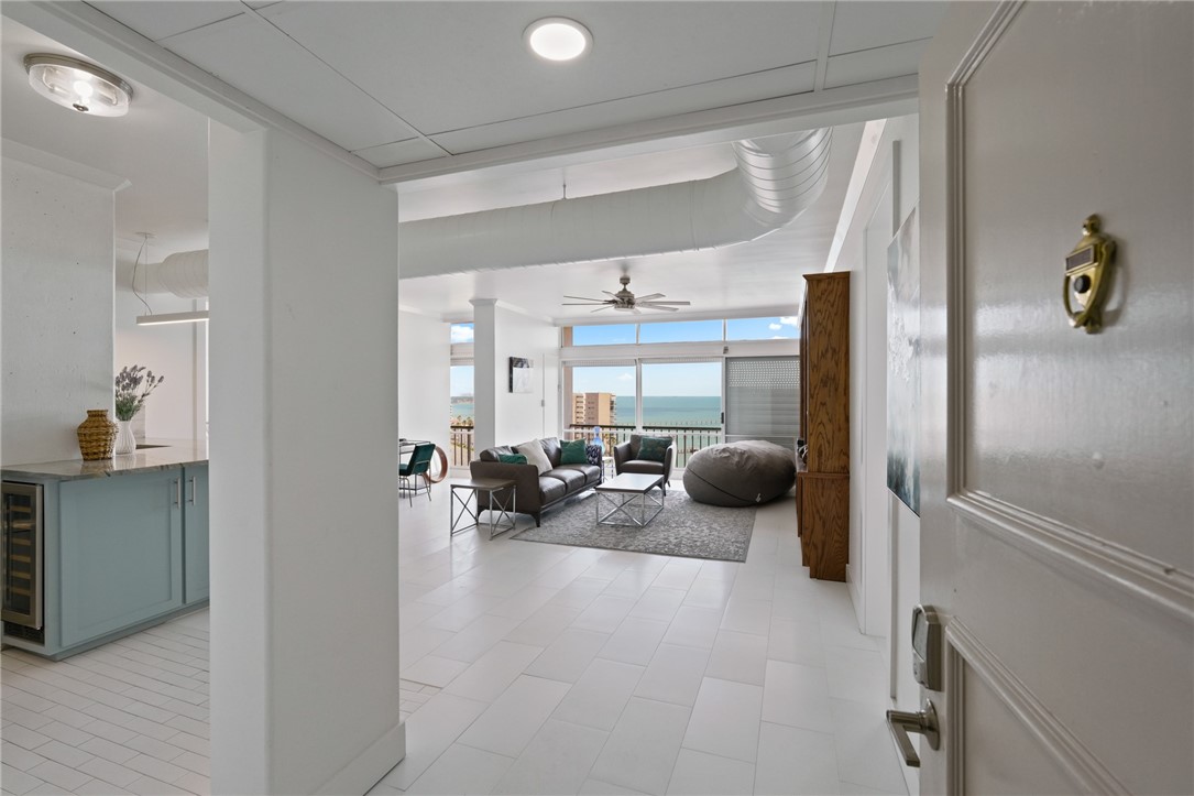 4600 Ocean Dr Property Photo 4